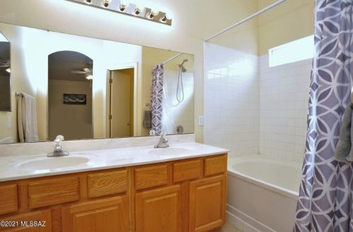 10070 Paseo San Rosendo, Tucson AZ 85747-5044 exterior