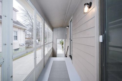 8 Ashby St, Providence RI  02919-6602 exterior