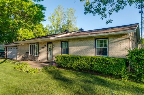 10113 Center St, Waukegan, IL 60087-1765