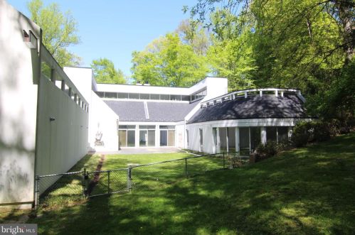 7108 Armat Dr, Bethesda, MD 20817-2106