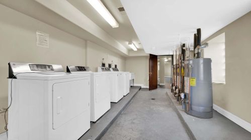 4623 Indiana Ave, Chicago IL 60653-4066 exterior