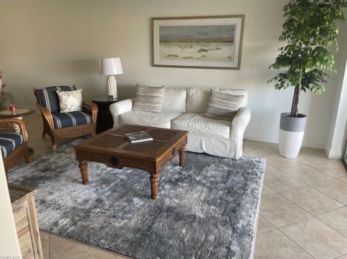 9640 Victoria Ln, Naples, FL 34109-8610