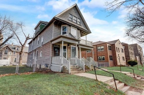 544 31st St, Milwaukee, WI 53208-4053