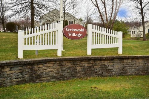 3 Hudson Ln, Windsor CT  06095-1840 exterior