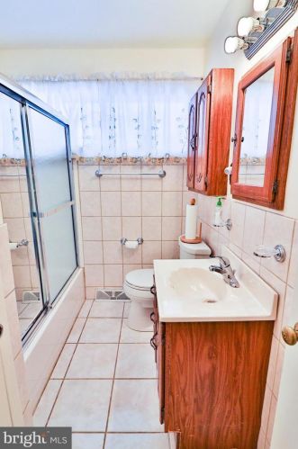 1201 Clagett Dr, Rockville MD 20851-2116 exterior