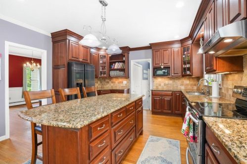 15 Longview Dr, Concord NH  03304-4809 exterior