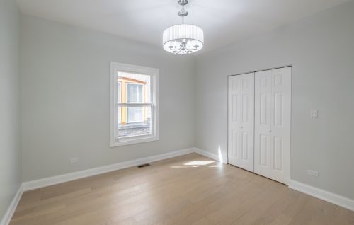 5437 Thomas St, Chicago IL 60651-2813 exterior