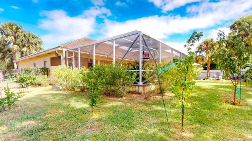 1590 Underwood Ave, Fort Pierce FL  34953-2586 exterior