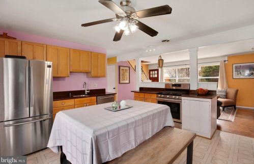 813 Crothers Ln, Rockville MD 20852-1104 exterior