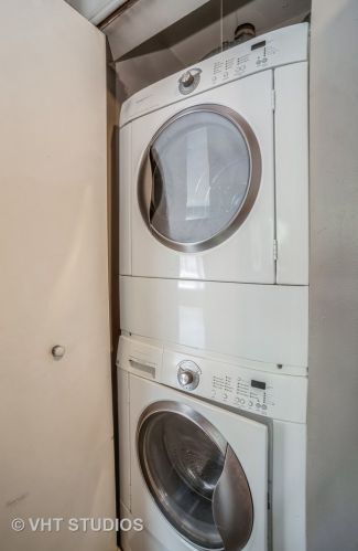 1315 Plymouth Ct, Chicago IL  60605-3371 exterior