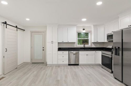 2014 Jones Rd, Atlanta GA  30318-5910 exterior