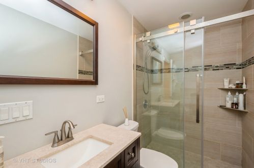 6255 Montrose Ave, Chicago IL  60634-1870 exterior