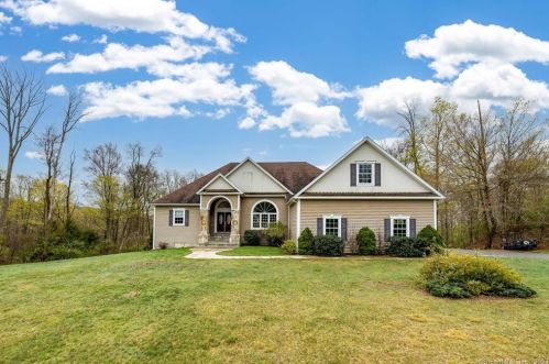 33 Falcon Ridge Rd, Torrington, CT 06790-4389