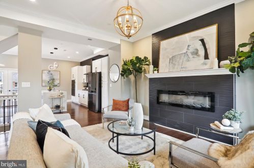 900 Prospect St, Silver Spring MD  20912-6875 exterior