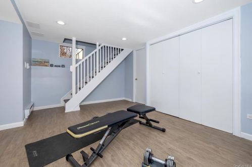 28 Elizabeth Pl, Armonk NY 10504-1425 exterior