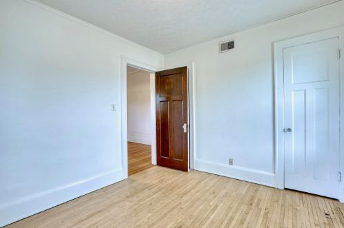 136 1 St, Milwaukee WI 53207-0014 exterior