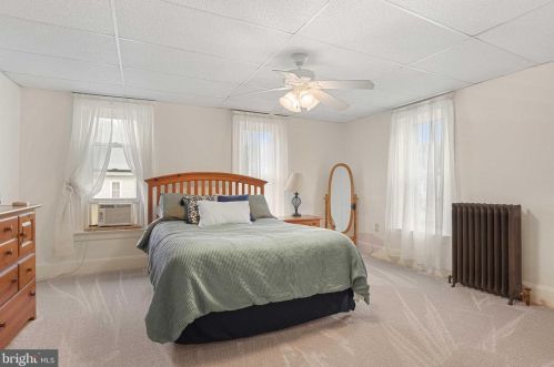 269 High St, Hummelstown PA 17036-1908 exterior