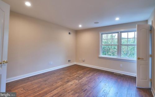 2221 Jefferson Ln, Huntingdon Valley PA 19006-6038 exterior