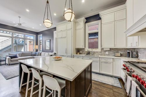 3619 Hermitage Ave, Chicago IL 60613-3506 exterior