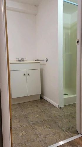 25 Magnolia Dr, Enfield CT 06082-2016 exterior