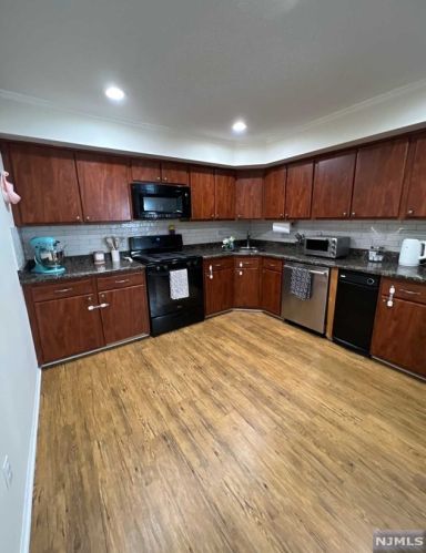 1249 Mulberry Dr, Mahwah NJ  07430-2352 exterior