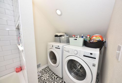 2210 Oklahoma Ave, Milwaukee WI  53207-2924 exterior