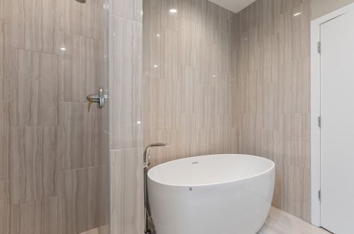 1701 Diversey Pkwy, Chicago IL 60614-1010 exterior