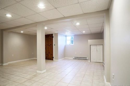 1 Colonial Pl, Norwalk CT 06851-5005 exterior