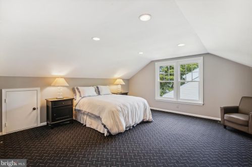 1006 Farm Haven Dr, Rockville MD 20852-4244 exterior