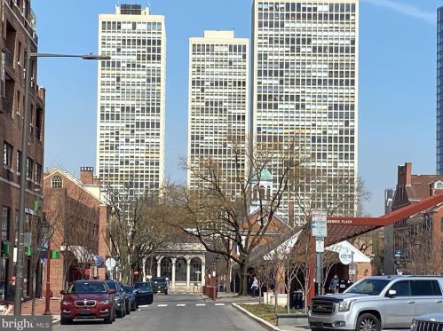 200 Lombard St, Philadelphia PA 19147-1605 exterior