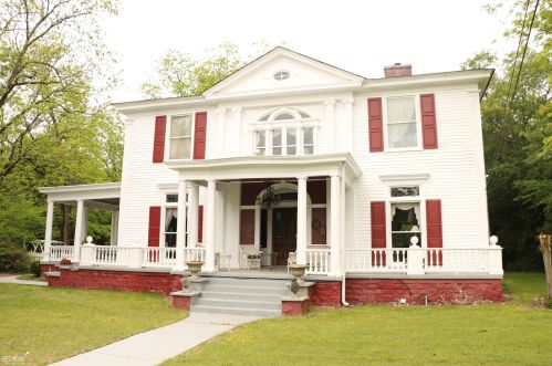 643 Greenwood St, Barnesville GA  30204-1504 exterior