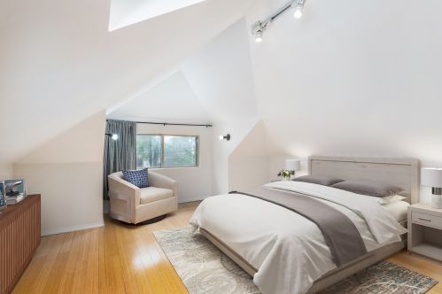 6645 Campbell Ave, Chicago IL 60645-5018 exterior