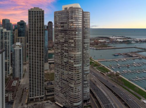 155 Harbor Dr, Chicago IL  60601-7315 exterior