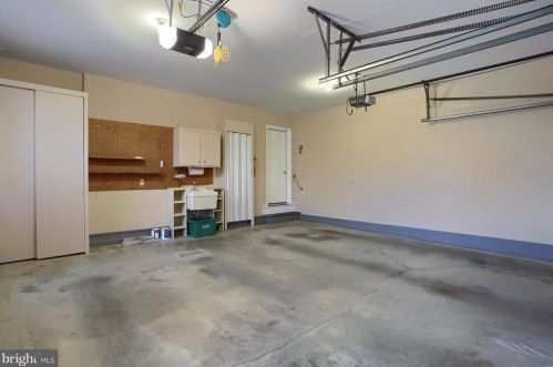 2005 Chapel Frg Dr, Lancaster PA 17601-1654 exterior