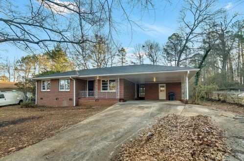 5216 Crystal Ln, Atlanta, GA 30349-5422