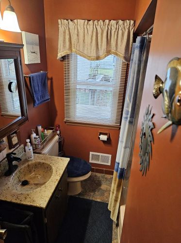 2218 10 St, Manitowoc WI  54220-6509 exterior