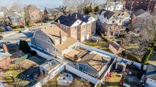 3327 Campbell Dr, Bronx NY 10465-1358 exterior