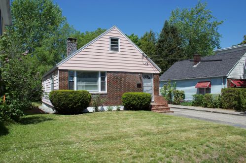 54 Massachusetts Ave, Portland, ME 04102-2514