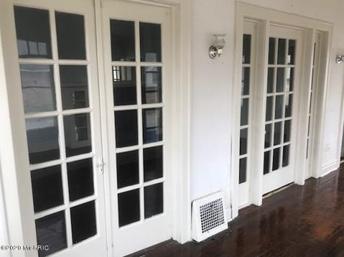 1410 Westnedge Ave, Kalamazoo MI 49007-2471 exterior