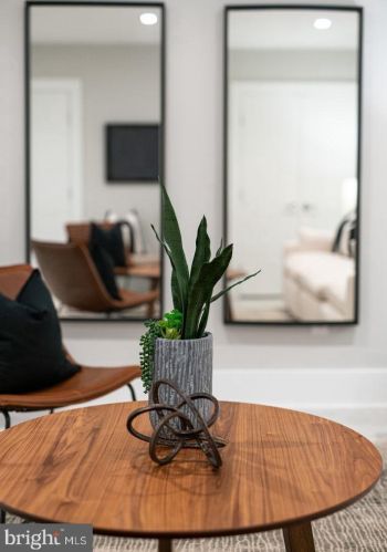 722 Broad St, Philadelphia PA 19146-3119 exterior