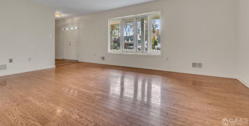 4 Rockoff Ct, Edison NJ  08837-3000 exterior