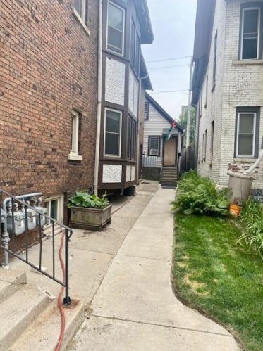 1618 Jackson St, Milwaukee, WI 53202-2004