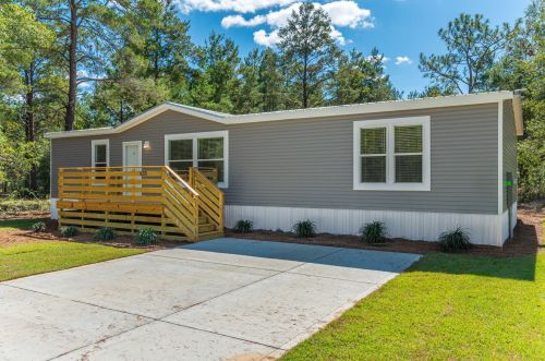 635 Violet Ln, Defuniak Springs, FL 32433-6416