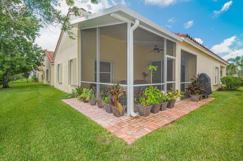 307 Breezy Pt Loop, Fort Pierce FL 34986-2668 exterior