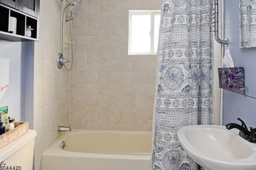 11 Jefferson Trl, Hopatcong NJ 07843-1206 exterior