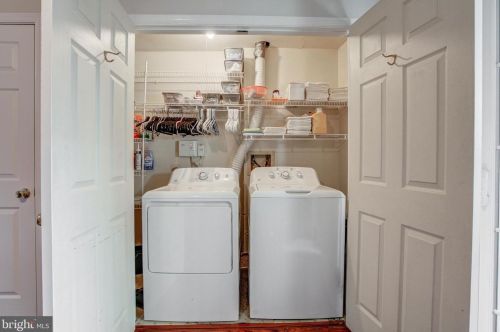 7818 Colonial Springs Blvd, Alexandria VA  22306-2864 exterior