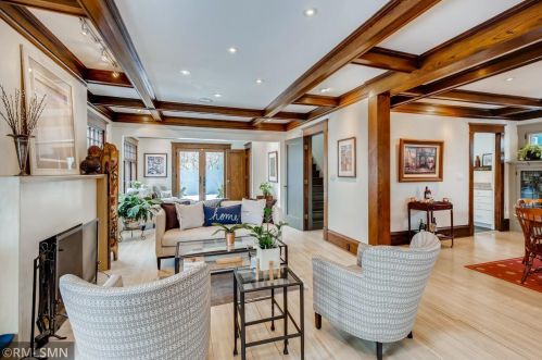 1882 Feronia Ave, Saint Paul MN 55104-3550 exterior