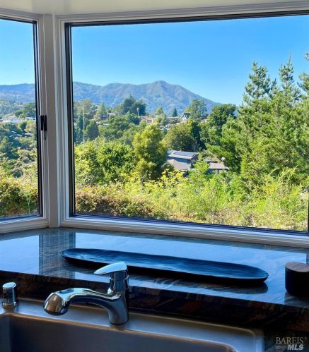 210 Stanford Ave, Mill Valley CA 94941-3562 exterior