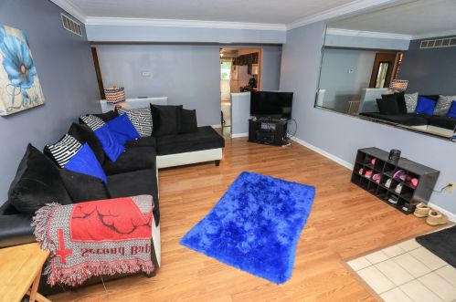 819 Horseshoe Dr, Joliet, IL 60435-5947