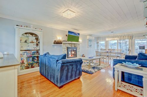 95 Midway St, Babylon NY  11702-4311 exterior